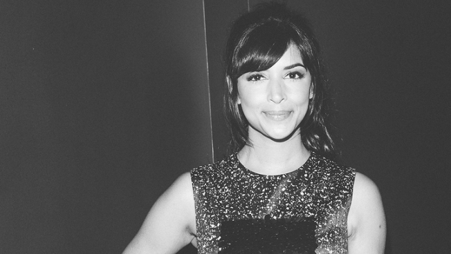 New Girl's Hannah Simone Turns Up the Heat With a Branded Peep Show on Periscope