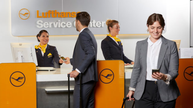 Lufthansa workers and people at Lufthansa Service Center