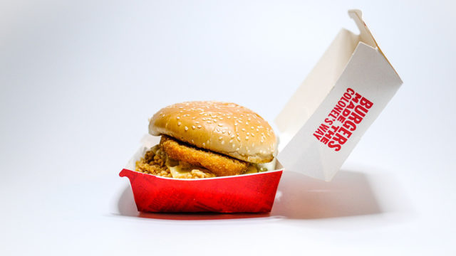 Image of a burger in a fast food takeout box.