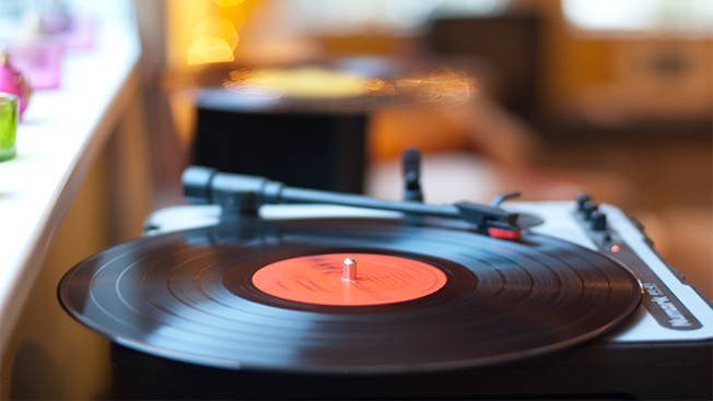 Vinyl Records Are Now Outselling Digital Downloads in the UK